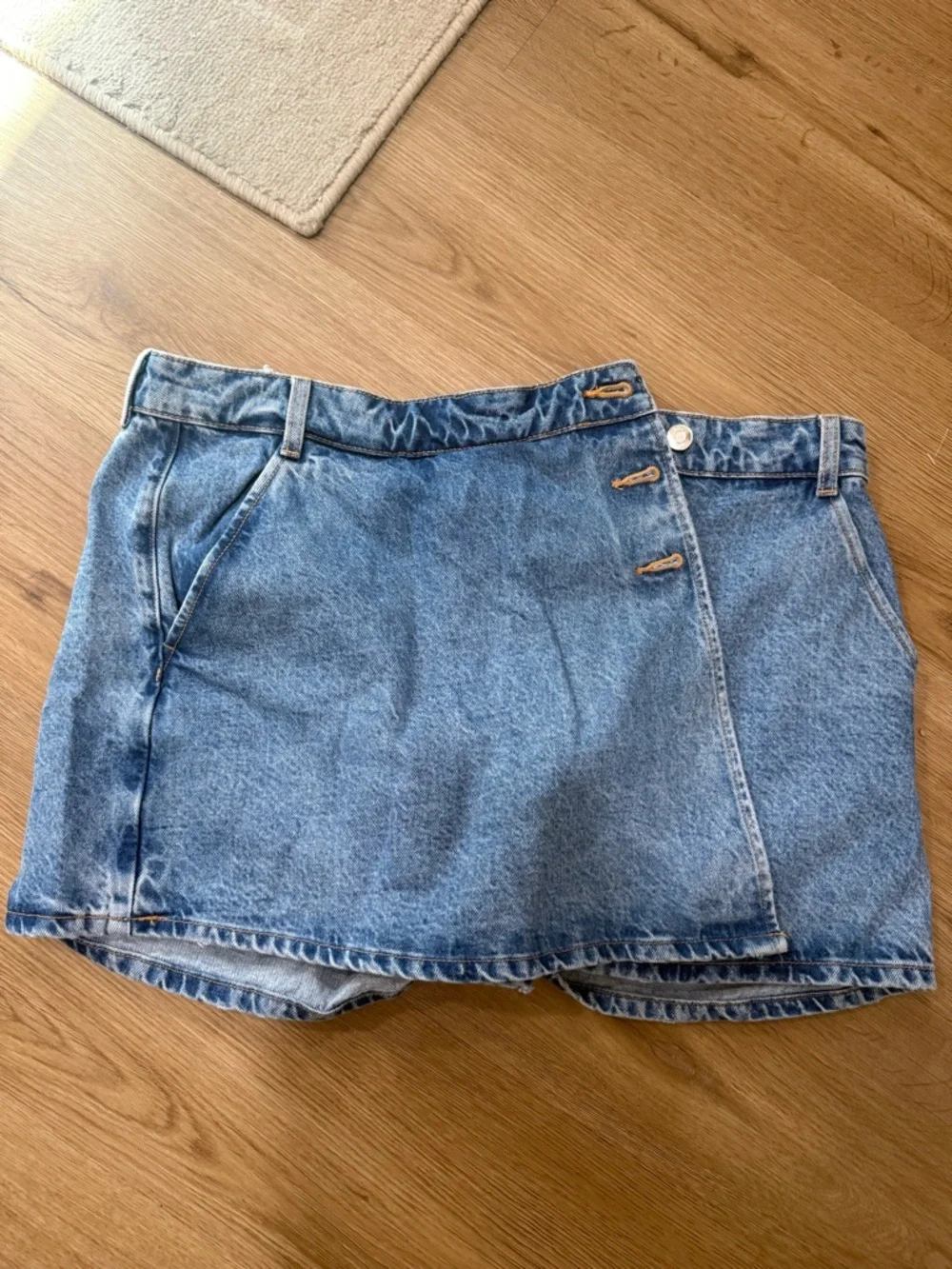 Zara Light Blue Denim Skirt with Contrast Stitching - Picture 2 of 3